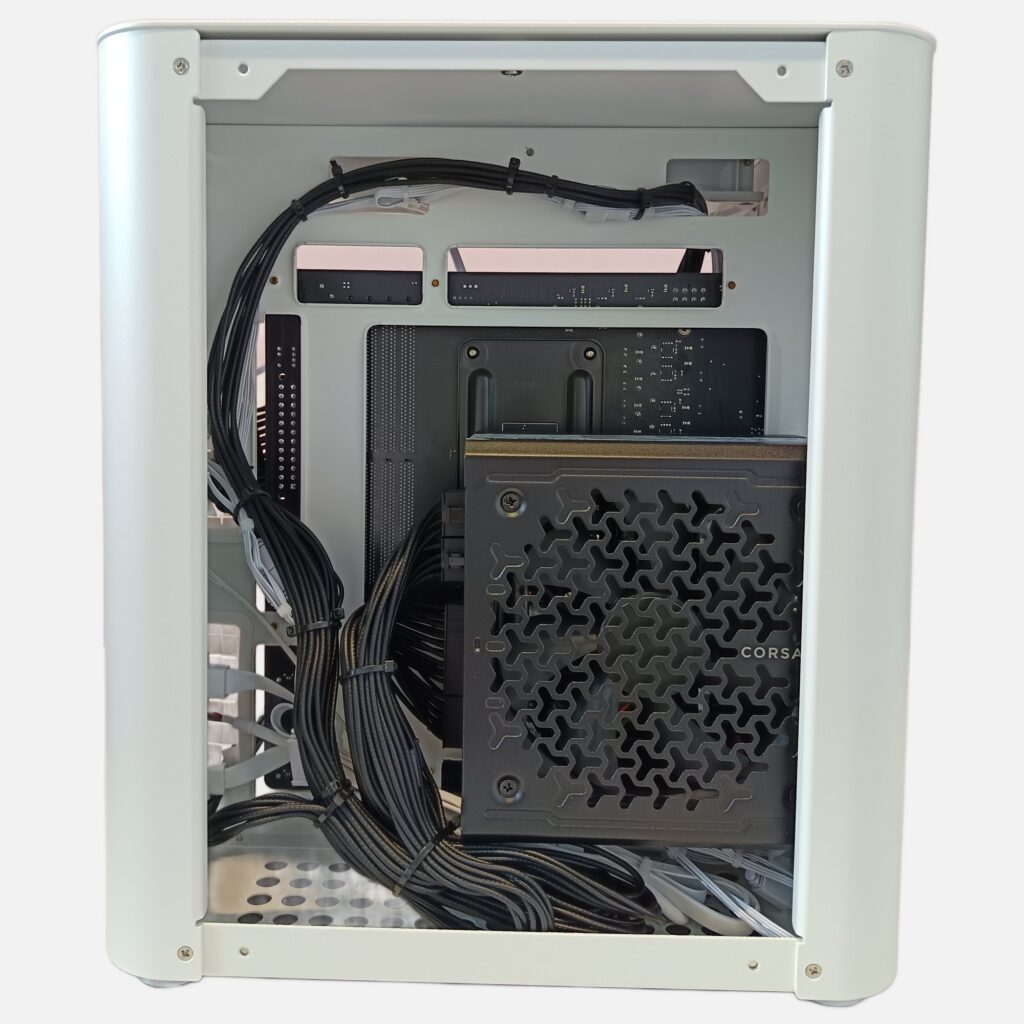 PC Gaming Compact Design Aquarium – Silencieux & Premium – RTX 4060 / Ryzen 5 5600X